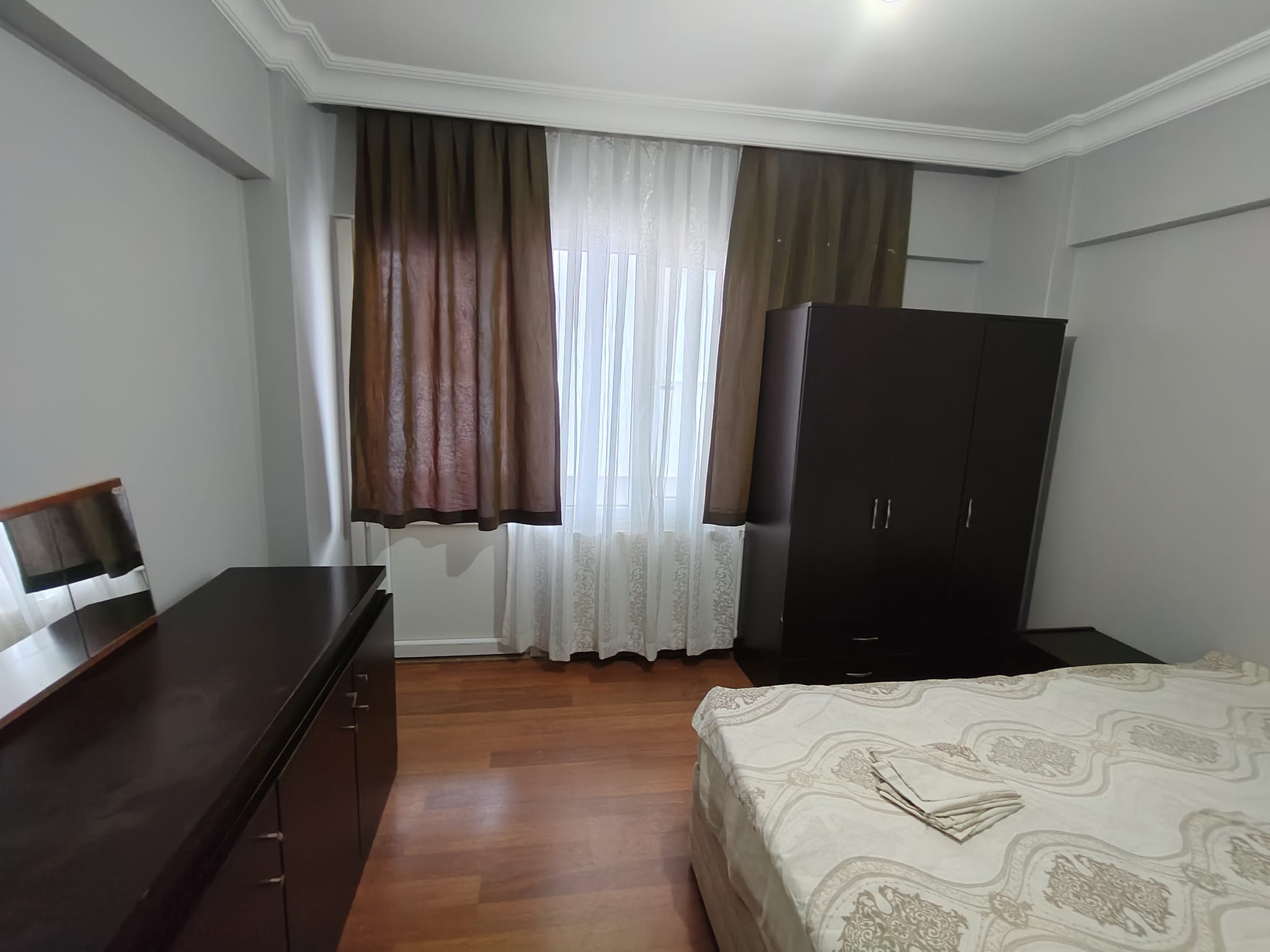 ATA EMLAK'TAN ÇINARCIK'TA 2+1 EŞYALI KİRALIK DAİRE